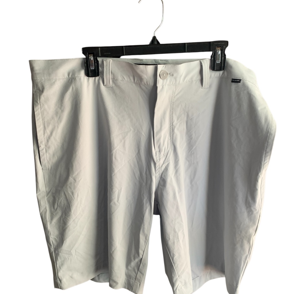 Travis Mathew Men’s Shorts Gray Color Two Back Pockets Size 40/9 Waist Grey